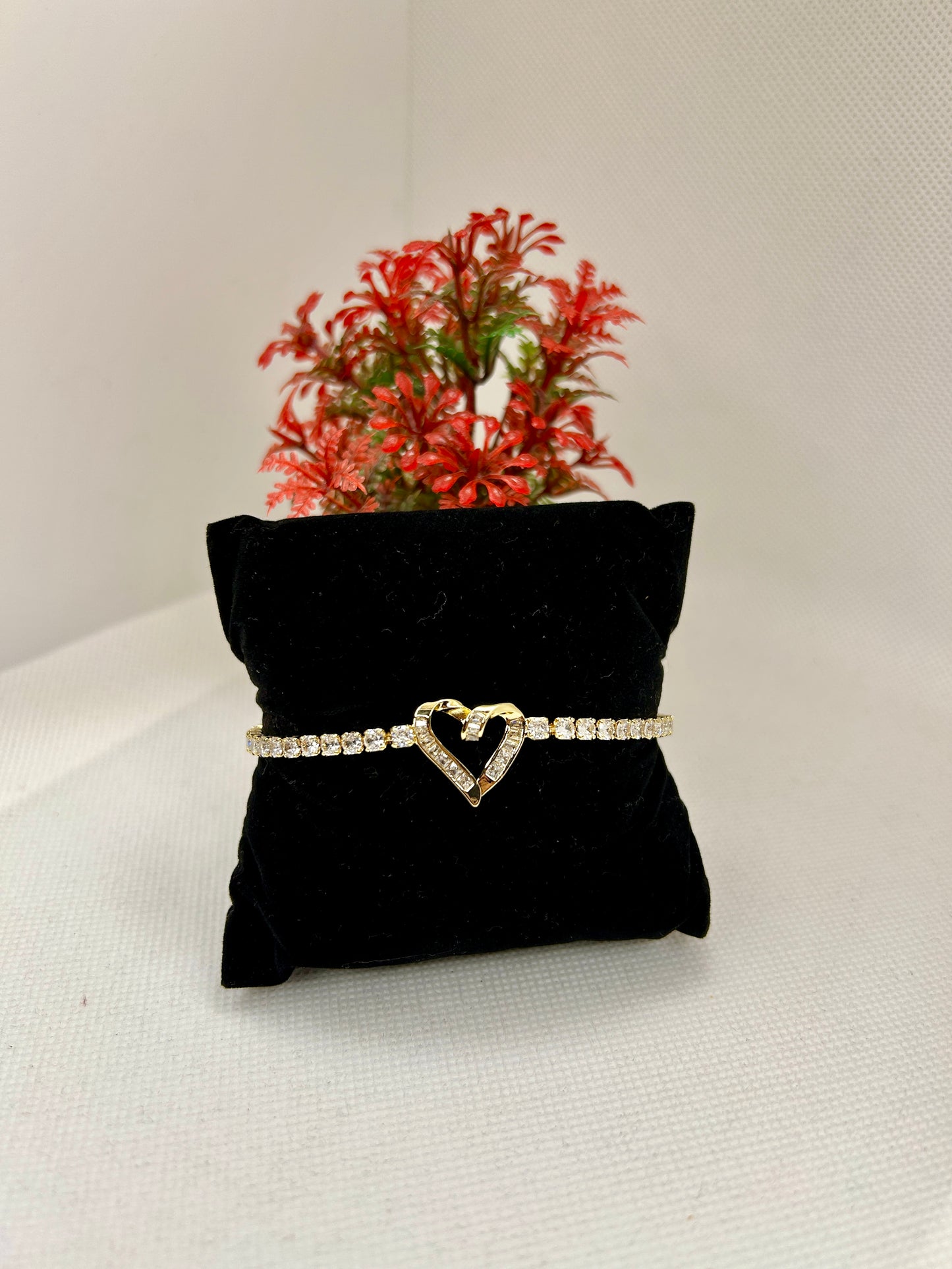 Curling Heart Zircon Stones Bracelet