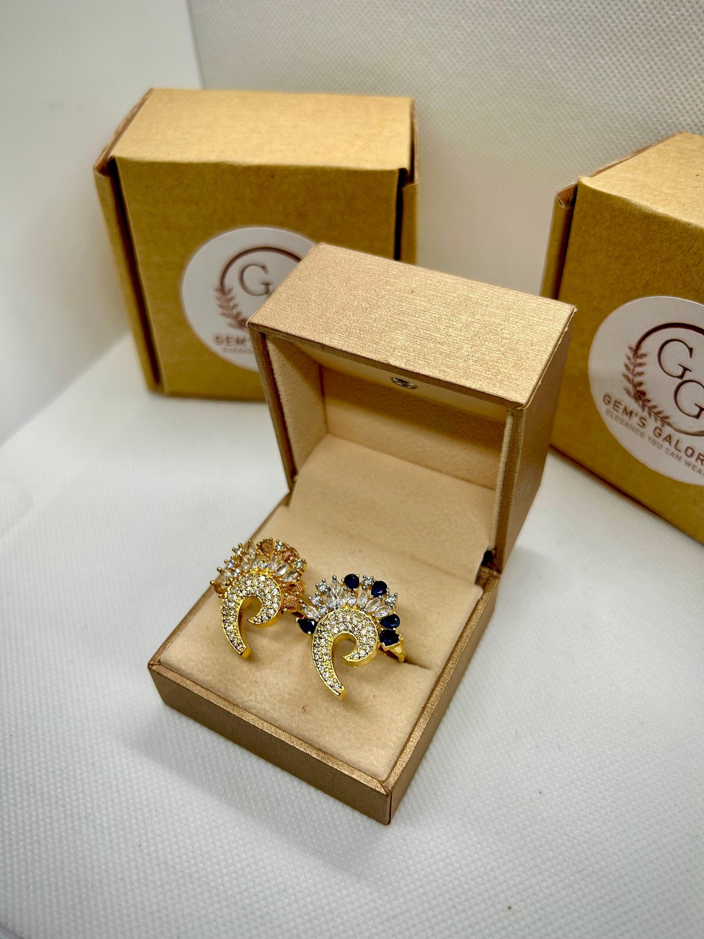 Comma Shape Zircon Stone Carat Rings