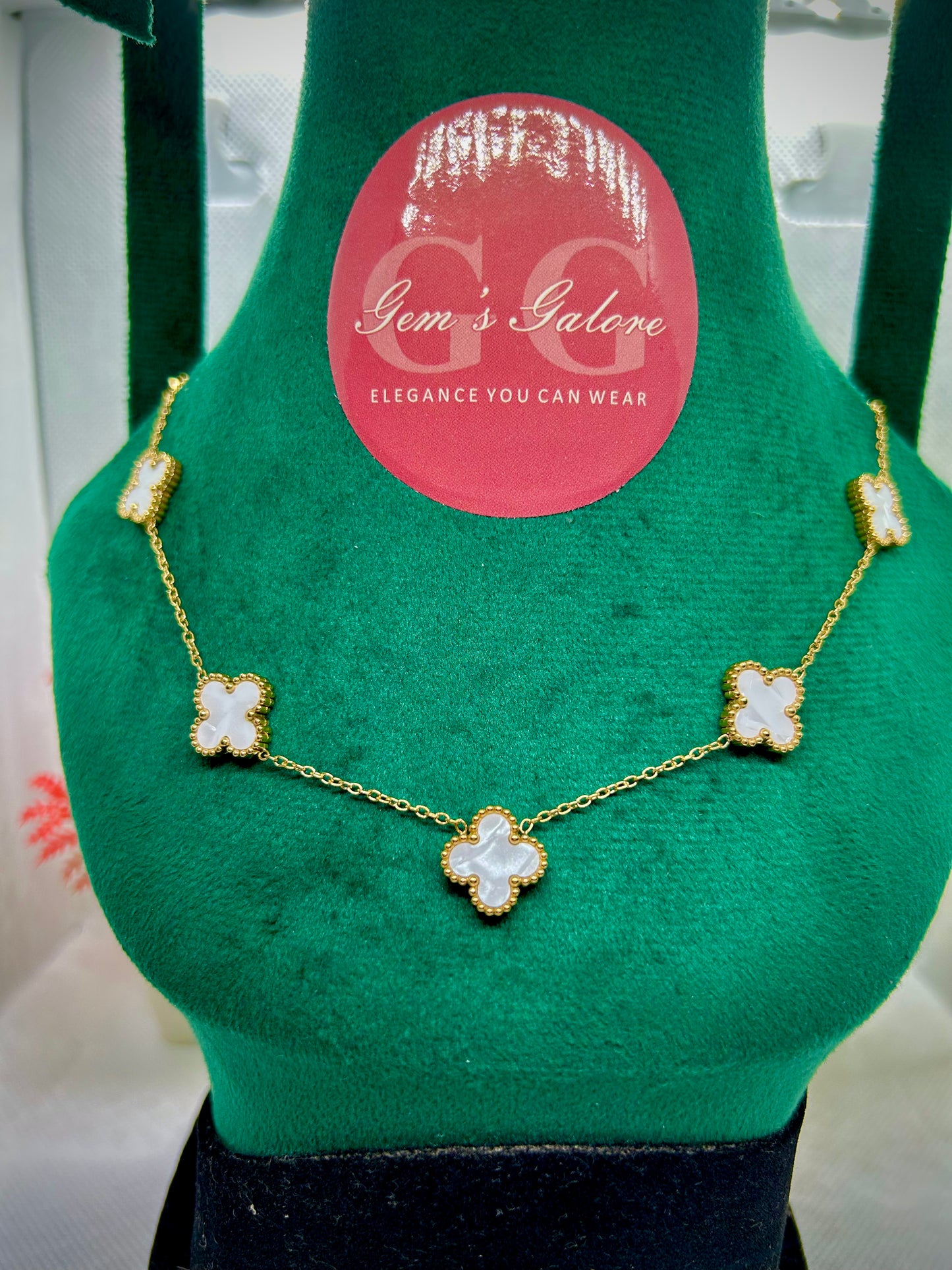 CLOVER FLOWER PENDANT