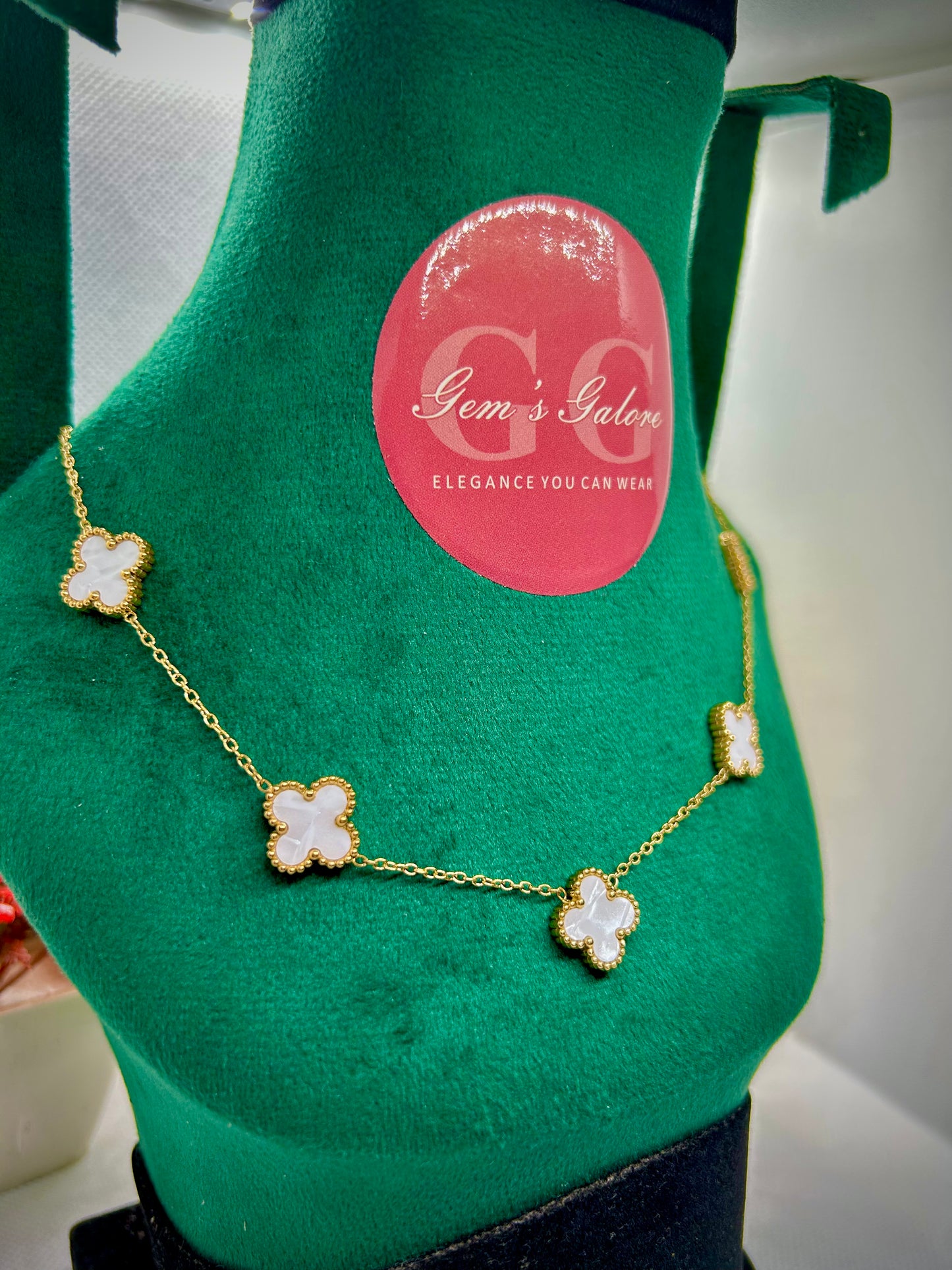 CLOVER FLOWER PENDANT