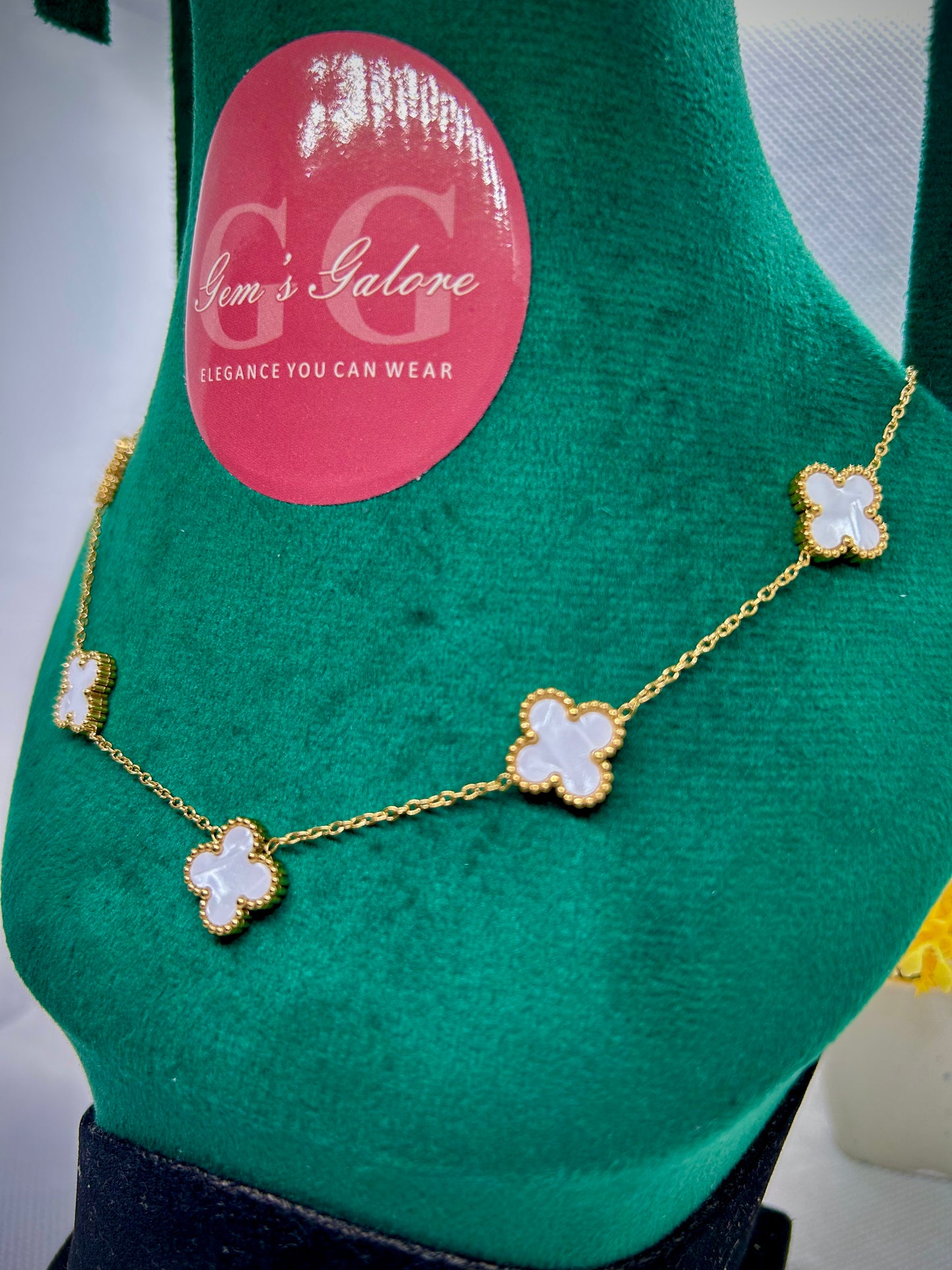 CLOVER FLOWER PENDANT