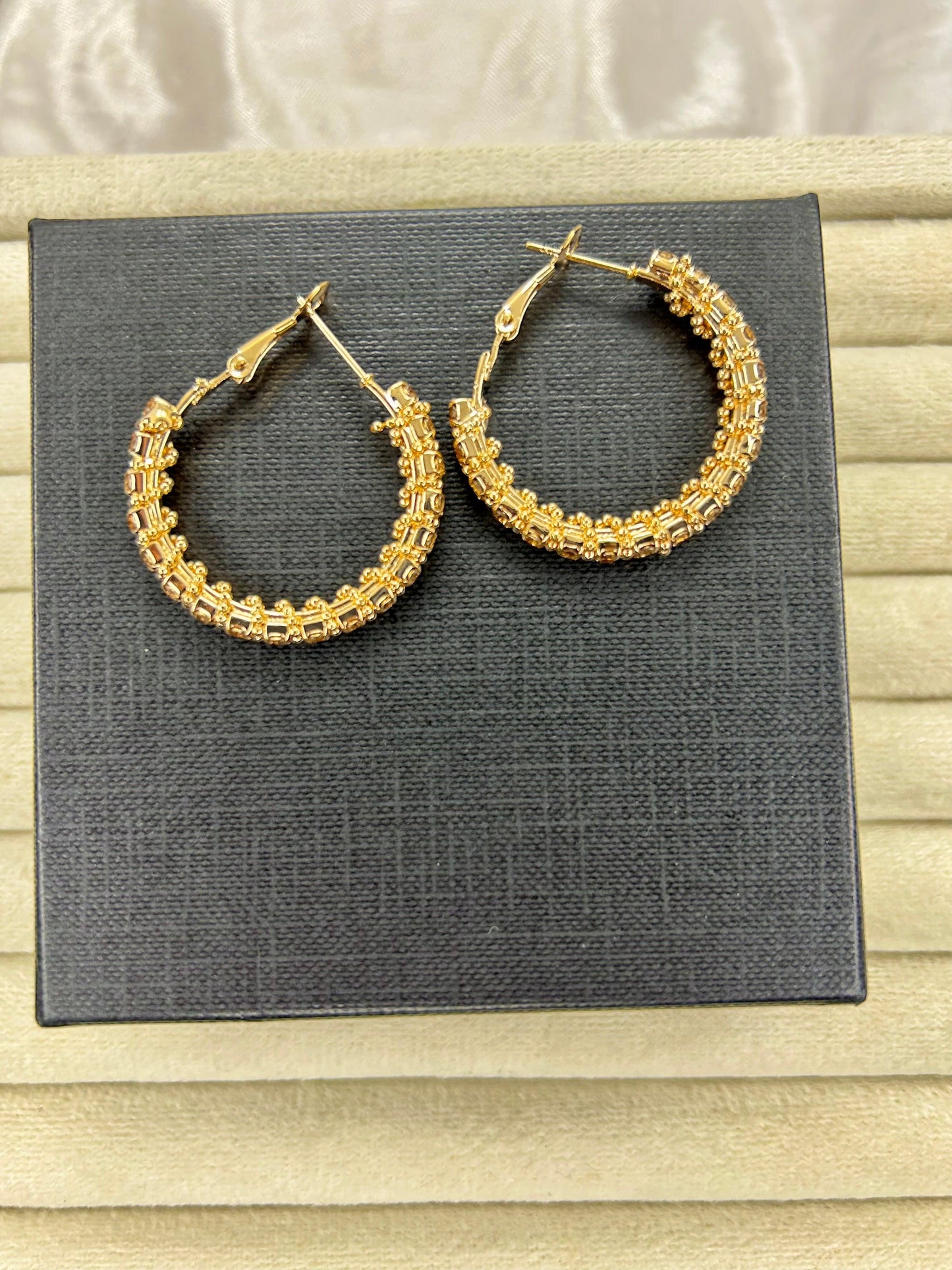 Embedded Net Crystals Hoop