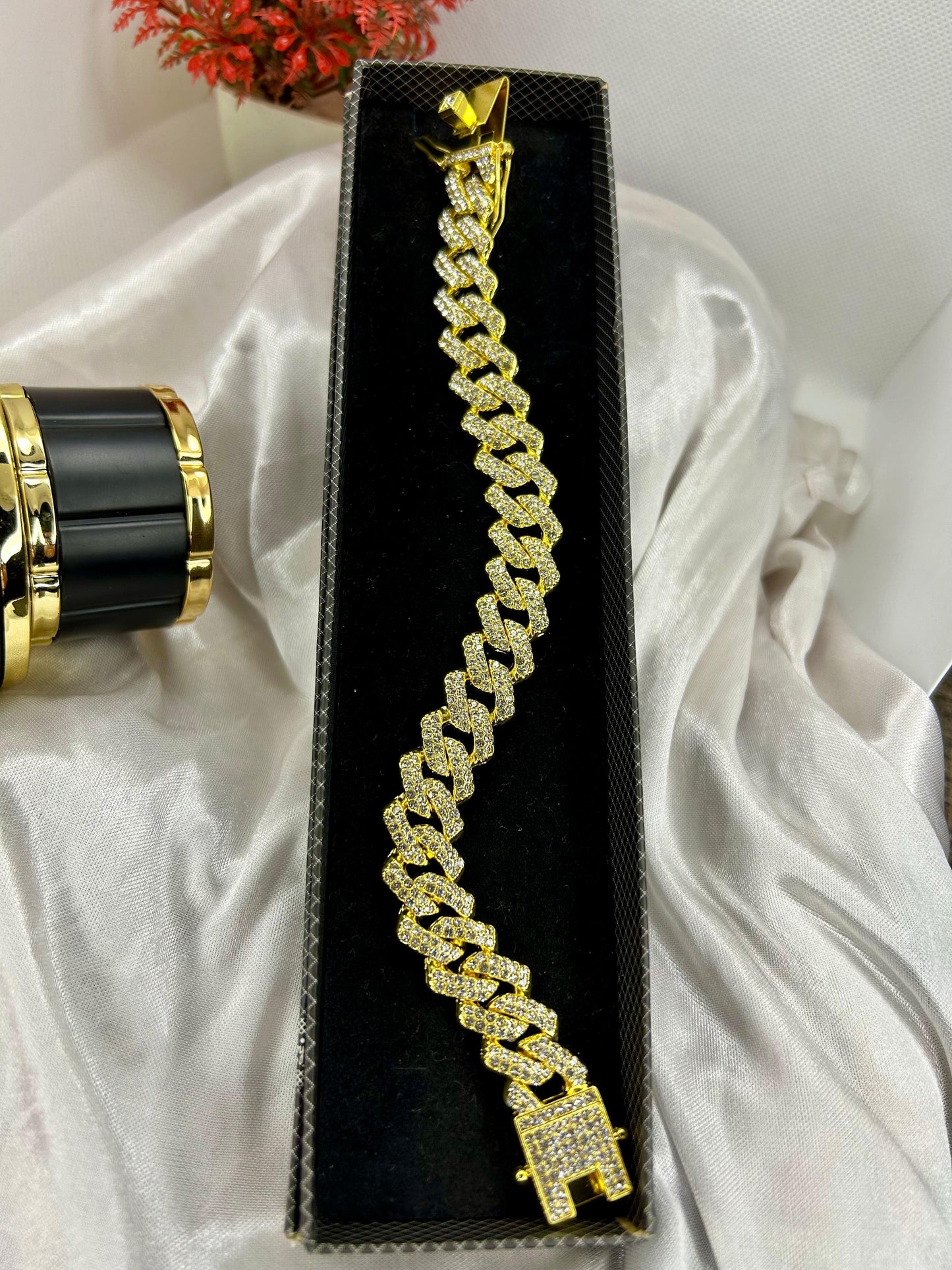 Shine Knot with Zircon Stones Stainless Steel Bracelet