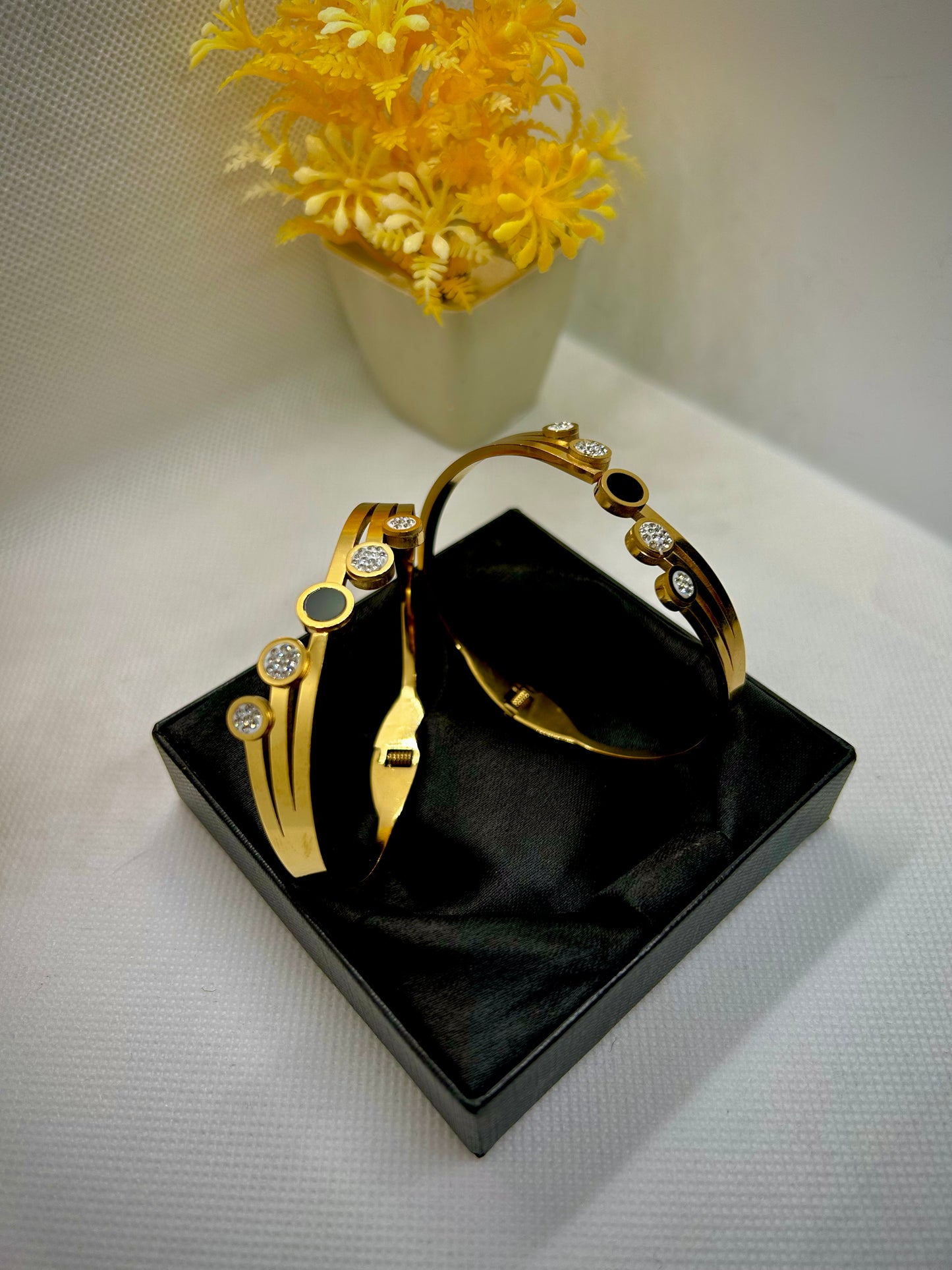 Stainless Steel Golden Round Buckle Bracelet 1pc