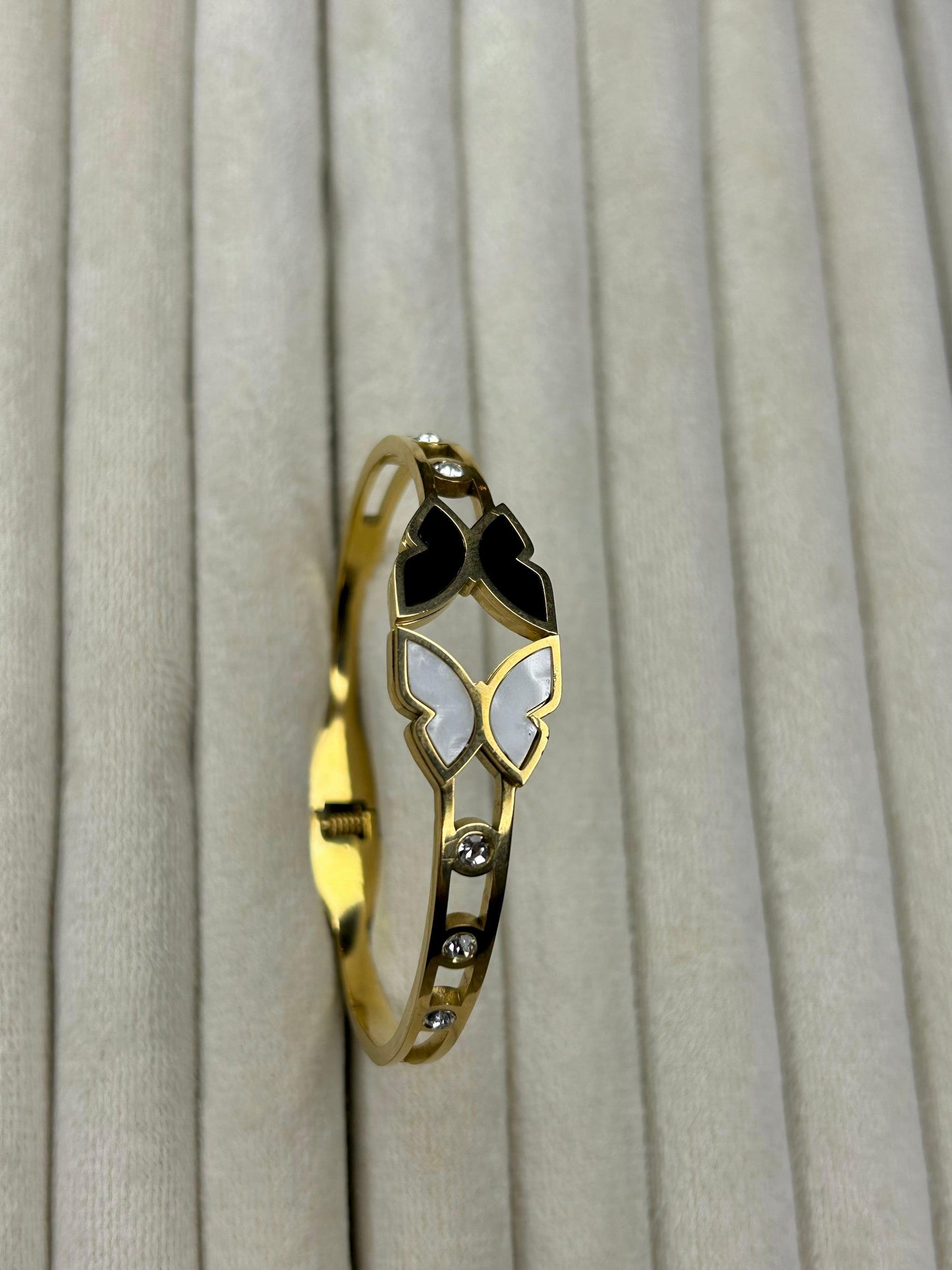 Stainless Steel Black & White Inlay Handcuff