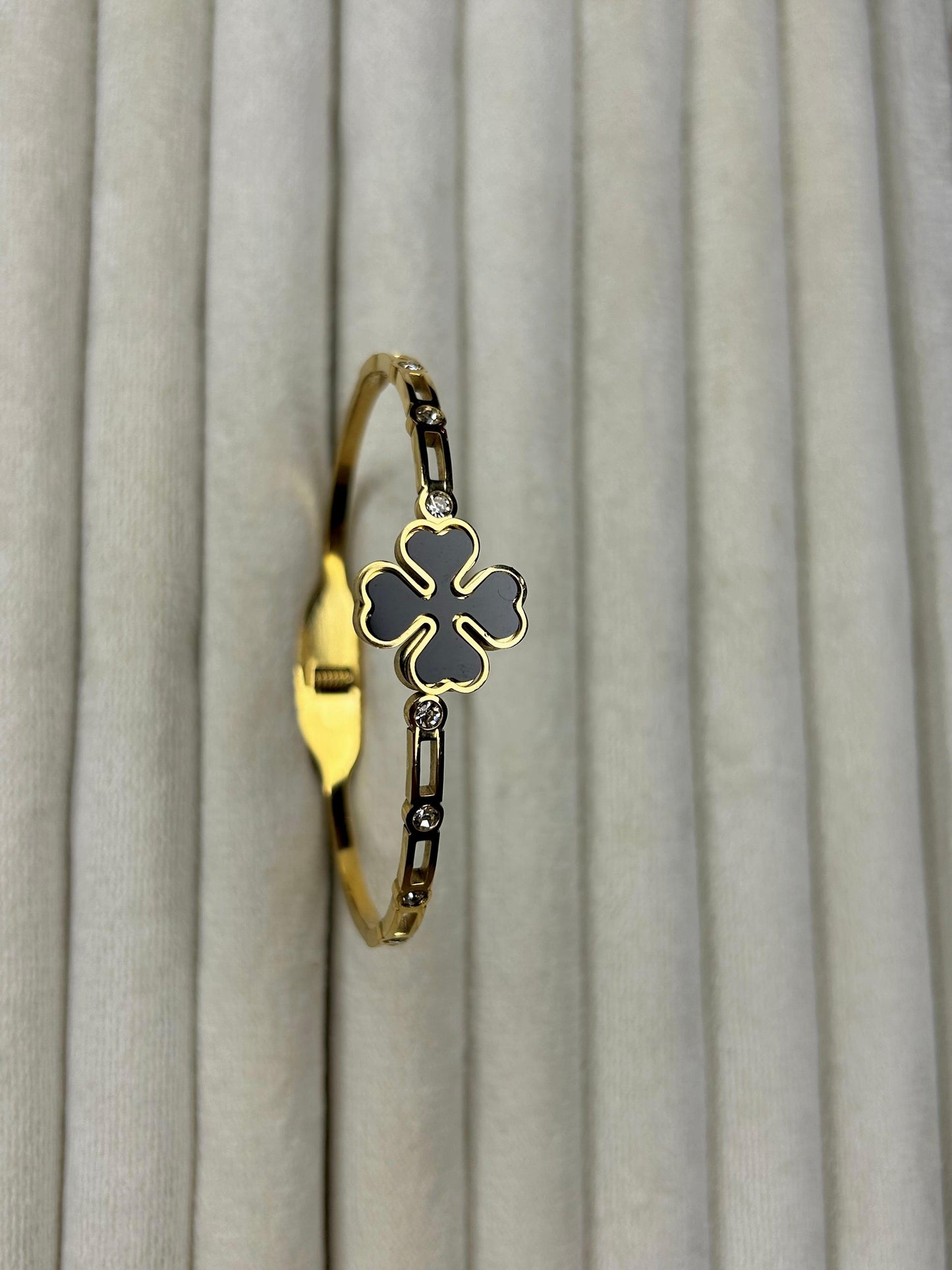 Stainless Steel Clover Flower Handcuff