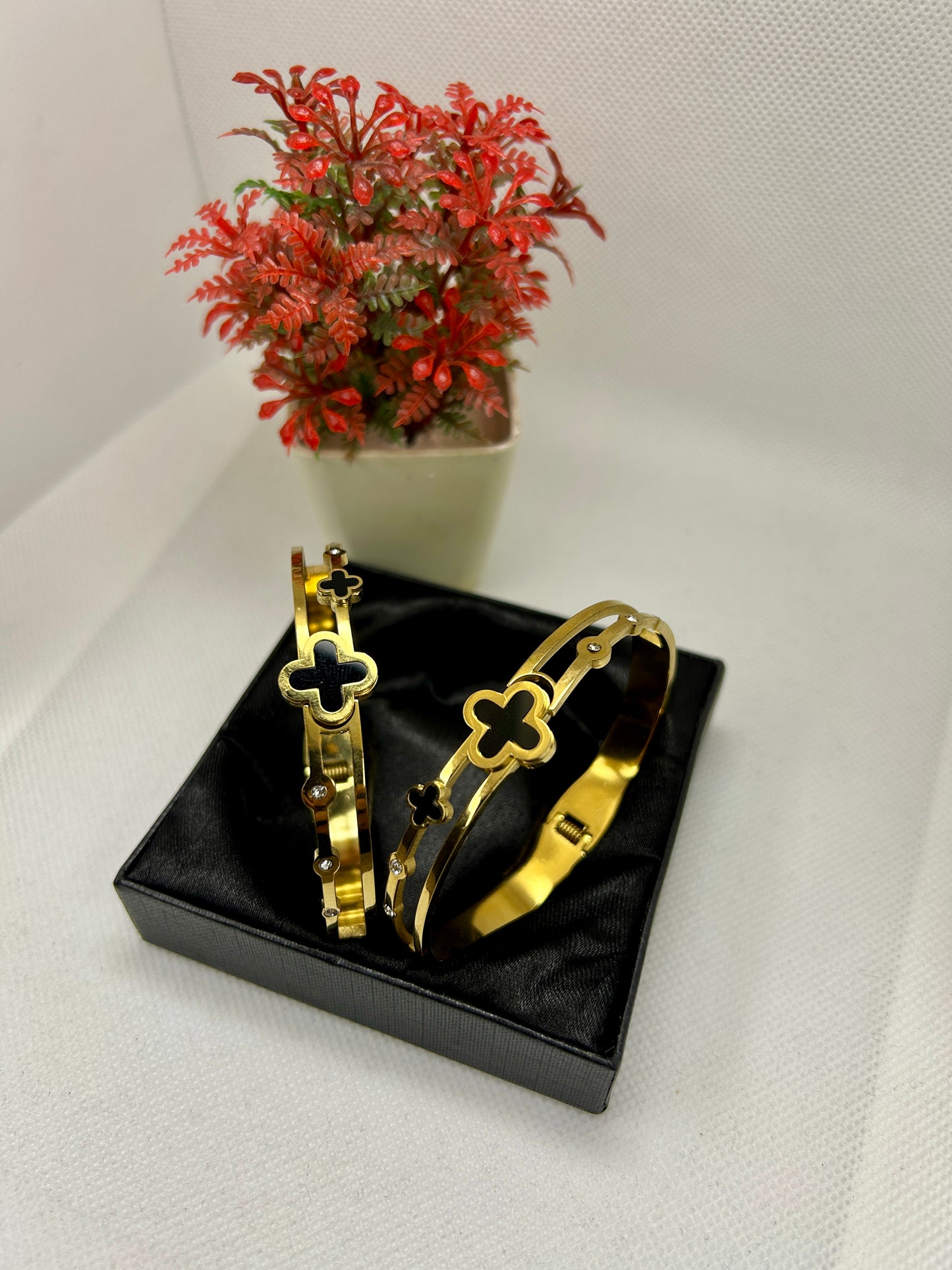 Stainless Steel Double Layer Flower Handcuff 1Pc