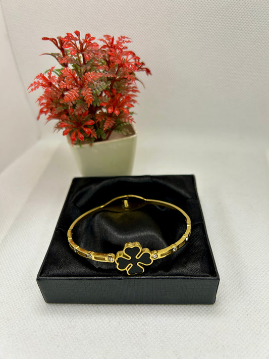 Stainless Steel Clover Flower Handcuff
